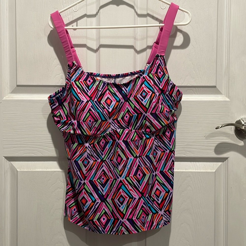 Multi colored Tankini set size 18. Slight padding in the bra. Swimsuit